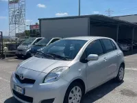 Usata Toyota Yaris 100 CV (73 kW) 2009 Argento Utilitaria