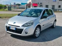 Usata Renault Clio II Luxe 75 CV (55 kW) 2010 Grigio Berlina