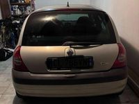 Usata Renault Clio II 75 CV (55 kW) 2004 Grigio Berlina