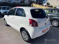 Usata Toyota Yaris 90 CV (66 kW) 2010 Bianco Utilitaria