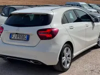 Usata Mercedes A180 Premium 109 CV (80 kW) 2017 Bianco Utilitaria