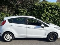Usata Ford Fiesta 75 CV (55 kW) 2013 Bianco Berlina