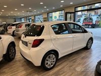 Usata Toyota Yaris Lounge 90 CV (66 kW) 2015 Bianco Utilitaria