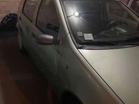 Usata Fiat Punto 80 CV (58 kW) 2002 Verde Berlina