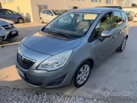 Usata Opel Meriva 101 CV (74 kW) 2012 Grigio Monovolume