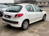 Begagnad Peugeot 206 60 HK (44 kW) 2010 Vit Sedan