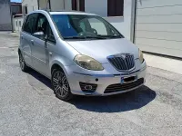 Usata Lancia Musa 90 CV (66 kW) 2008 Grigio Monovolume