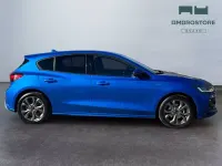 Usata Ford Focus ST-Line 125 CV (91 kW) 2023 Desert island blue Berlina