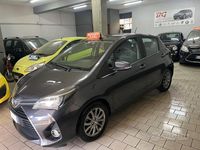 Usata Toyota Yaris Lounge 69 CV (50 kW) 2016 Grigio Berlina