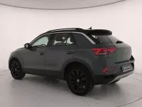 Usata VW T-Roc Life 110 CV (80 kW) 2023 Petroleum blue metallizzato nero SUV