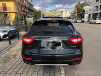 Usata Maserati Levante 275 CV (202 kW) 2017 Nero SUV