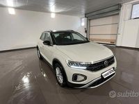 Usata VW T-Roc Life 149 CV (109 kW) 2022 Beige SUV
