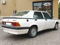 Usata Alfa Romeo 75 148 CV (108 kW) 1987 Bianco Berlina