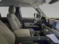 Usata Land Rover Defender SE 200 CV (147 kW) 2022 Santorini black SUV