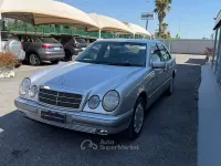Usata Mercedes E200 186 CV (136 kW) 1998 Argento Berlina