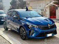 Usata Renault Clio V Techno 90 CV (66 kW) 2025 Blu Berlina