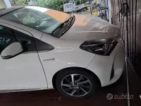 Usata Toyota Yaris Hybrid Style 100 CV (73 kW) 2018 Bianco Berlina
