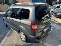 Begagnad Ford Tourneo Titanium 75 HK (55 kW) 2016 Grå Van