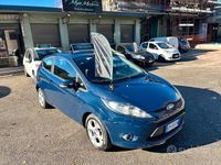 Usata Ford Fiesta 92 CV (67 kW) 2012 Blu Berlina