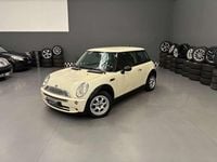 Begagnad Mini ONE 90 HK (66 kW) 2005 Vit Halvkombi
