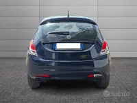 Usata Lancia Ypsilon 69 CV (50 kW) 2017 Blu Utilitaria