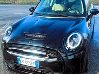 Usata Mini Cooper SE 75 kW (102 CV) 2022 Midnight black metallic. Utilitaria
