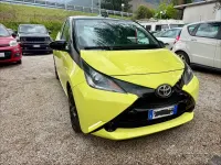 Begagnad Toyota Aygo Business Edition 69 HK (50 kW) 2017 Gul Halvkombi