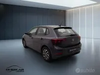 Usata VW Polo Life 95 CV (69 kW) 2023 Grigio metallizzato scuro Utilitaria