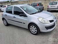 Usata Renault Clio II 70 CV (51 kW) 2006 Grigio Berlina