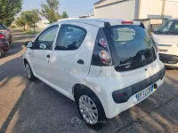 Usado Citroën C1 Attraction 68 CV (50 kW) 2012 Blanco Utilitario