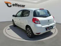 Usata Renault Clio II Dynamique 75 CV (55 kW) 2011 Bianco Berlina