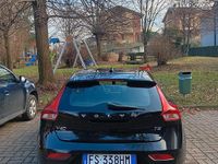 Usata Volvo V40 122 CV (89 kW) 2018 Nero Berlina