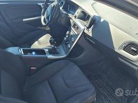 Usata Volvo V60 150 CV (110 kW) 2015 Grigio Station wagon