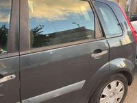 Usata Ford Fiesta Titanium 68 CV (50 kW) 2006 Grigio Utilitaria