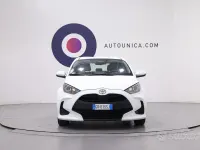 Usata Toyota Yaris Hybrid Lounge 92 CV (67 kW) 2024 Bianco Berlina