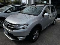 Usata Dacia Sandero Prestige 90 CV (66 kW) 2013 Argento SUV