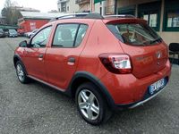 Usata Dacia Sandero Prestige 90 CV (66 kW) 2014 Rosso Berlina