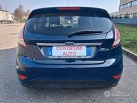 Usata Ford Fiesta 75 CV (55 kW) 2015 Blu Berlina