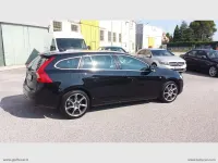 Usata Volvo V60 Ocean Race 120 CV (88 kW) 2016 Nero Station wagon