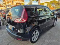 Usata Renault Scénic Dynamique 130 CV (95 kW) 2011 Marrone Monovolume