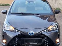 Usata Toyota Yaris Hybrid 73 CV (53 kW) 2018 Gray Utilitaria