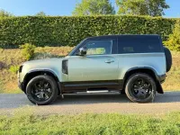 Usata Land Rover Defender SE Dynamic 200 CV (147 kW) 2024 Verde SUV