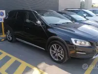 Usata Volvo V60 CC 150 CV (110 kW) 2017 Nero Station wagon