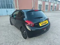 Usata Peugeot 208 83 CV (61 kW) 2018 Nero Utilitaria