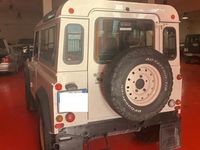Usata Land Rover Defender 122 CV (89 kW) 2002 Beige / metallizzato SUV