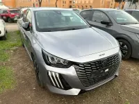 Usado Peugeot 208 Allure 101 CV (74 kW) 2025 Gris Utilitario