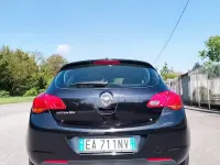 Usata Opel Astra 110 CV (80 kW) 2010 Nero Berlina