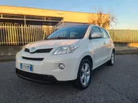 Usata Toyota Urban Cruiser Active 90 CV (66 kW) 2011 Bianco Utilitaria