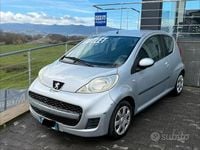 Usata Peugeot 107 68 CV (50 kW) 2010 Grigio Utilitaria