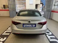 Używany Alfa Romeo Giulia Super 160 KM (117 kW) 2019 Szary Sedan/Limuzyna